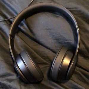Matte Black Wireless Beats Solo 3